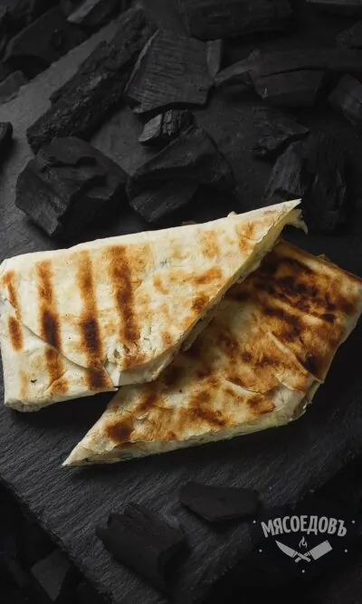 Лаваш із сиром і зеленню